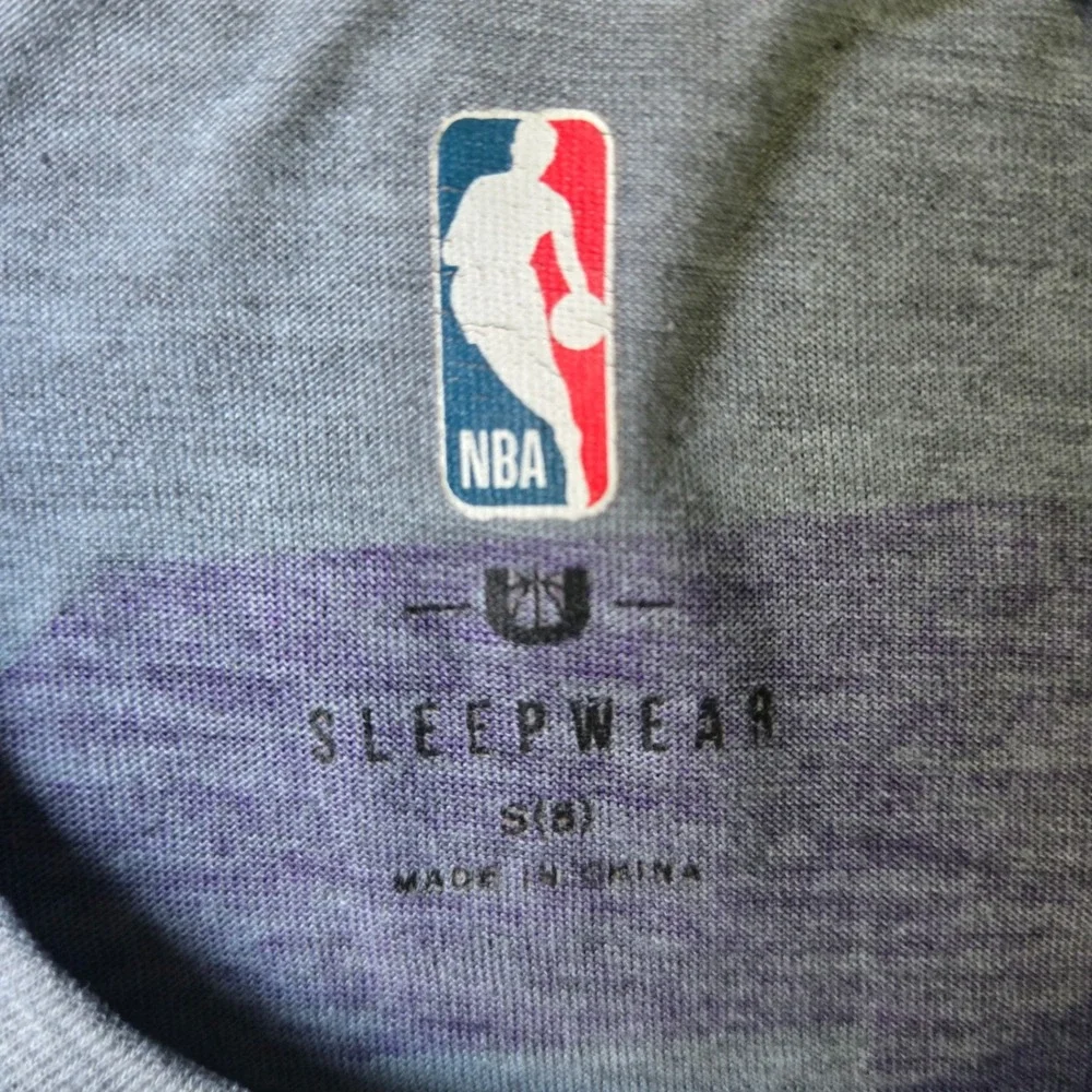 NBA Los Angeles Lakers LeBron James 6 Kids Sleepwear Shirt Gray Size S 6/7